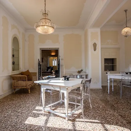 Sizzo Relais 2* Trento