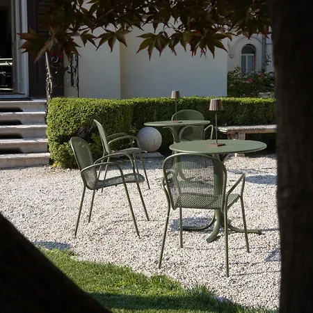 Sizzo Relais 2* Trento