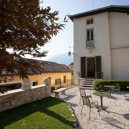 Oda ve Kahvaltı Sizzo Relais Trento